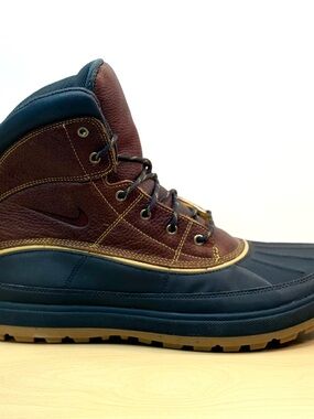 Nike ACG Woodside II Dark Gold Leaf. Men’s Brown & Black Duck Boot. NEW
